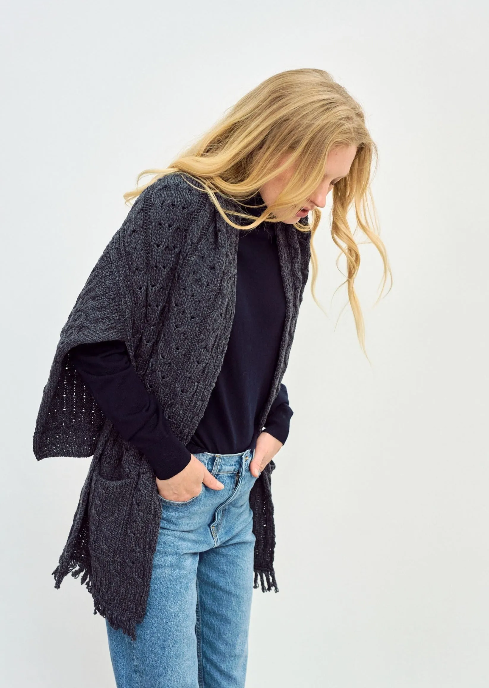 Aran Pocket Shawl | Charcoal